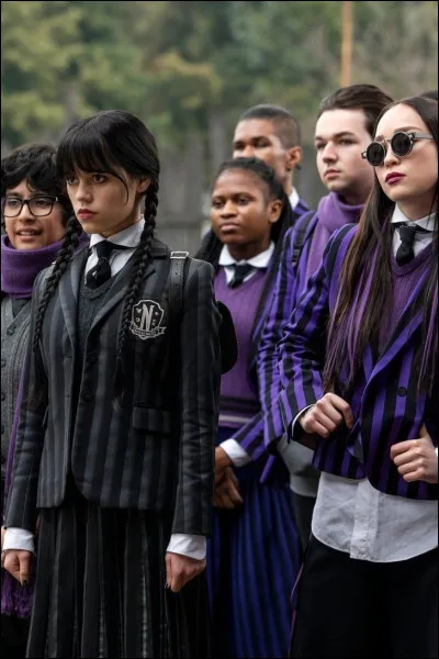 Dans ton coll&egrave;ge, lyc&eacute;e ou au travail, comment es-tu consid&eacute;r&eacute;e ?