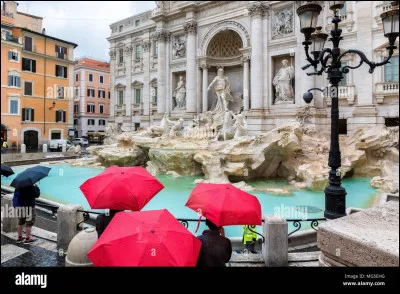 À quel écrivain doit-on le roman "Rome sous la pluie" ?