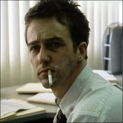 Dans quel film de David Fincher un technicien dusine mal dans sa peau voit-il sa vie changer après sa rencontre avec un marchand de savons anticonformiste ?