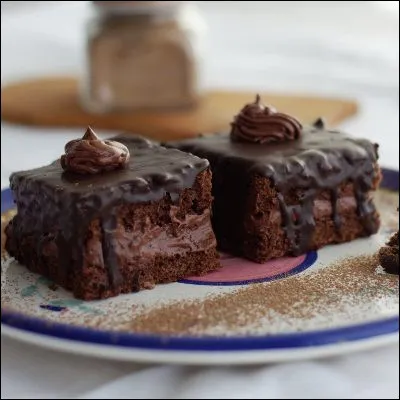 Quel gâteau au chocolat est originaire de Roumanie ?