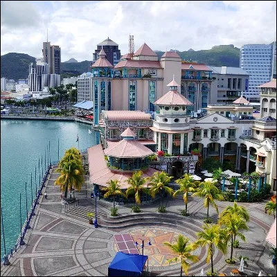 Quel État, dont la capitale est Port-Louis, sest appelé autrefois île de France ?