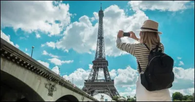 Km 73,4 : Rosans. &Eacute;ric Guirado y tourne son film Le Fils de l'&eacute;picier, sorti en 2007. Quel local du village a servi pour l'implantation de l'&eacute;picerie ?