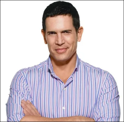 Comment s'appelle la comédienne qui fait semblant d'être la femme de Germán ?