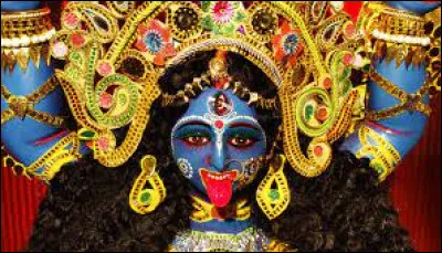 Quel est le nom de cette déesse qui incarne la préservation la transformation et la destruction dans la mythologie hindoue ?