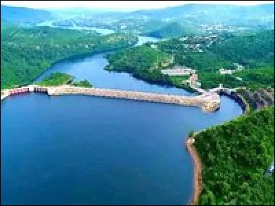 Ghana - Quel est le nom du plus grand lac artificiel se situant au Ghana ?