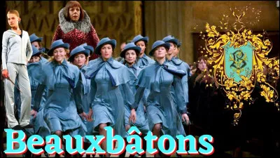 La Directrice de l'école de magie française...