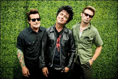 Comment se nomme le chanteur du groupe "Green Day" ?