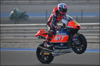 En Moto2, Sergio García survole le grand prix et simpose avec plus de trois secondes davance. Quel pilote finit deuxième ?