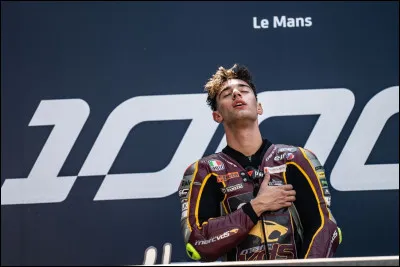 En Moto2, Tony Arbolino simpose devant Filip Salač, son actuel coéquipier. À quelle place avait fini Sam Lowes, parti de la pole ?