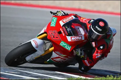 En MotoE, Nicholas Spinelli soffre le doublé en remportant les deux courses de la catégorie électrique. À quelles places a terminé Mattia Casadei (plusieurs réponses attendues) ?