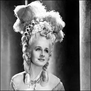 Quelle actrice endosse le r�le de Marie-Antoinette dans 'Marie-Antoinette' de Van Dyke en 1938 ?