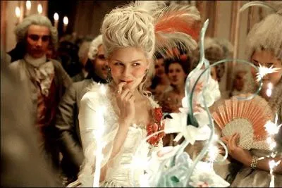 Et enfin, quelle actrice endosse le r�le de Marie-Antoinette dans 'Marie-Antoinette' de Sofia Coppola en 2006 ?