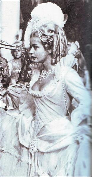 Quelle actrice endosse le rle de Marie-Antoinette dans 'Commencez la rvolution sans nous' en 1973 ?