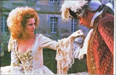 Quelle actrice endosse le r�le de Marie-Antoinette dans 'La Comptesse de Charny' de Marion Saraut en 1988 ?