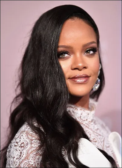 De quel pays des Caraïbes la chanteuse Rihanna est-elle originaire ?