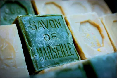 Qu'utilisaient les Grecs de l'Antiquité pour fabriquer leur savon ?