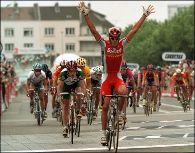 Spécialiste des sprints il est, à égalité avec Bartali, le cycliste italien qui a remporté la plus grand nombre - 12 - de victoires d'étape :