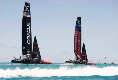 Quel est le nom de cette compétition nautique internationale à la voile, voulue par ses initiateurs comme un défi amical et perpétuel entre Yacht Clubs de différentes nations ?