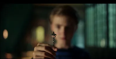 Où Bode trouve-t-il la clé du coffre Harlequin ?