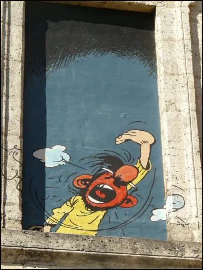 '"................." hurlante, "..............." rouge