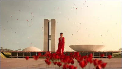 Quelle chanson de Deep Purple a été utilisée dans un spot publicitaire (image extraite de ce spot ci-dessus) pour le parfum Eau de lumière de chez Kenzo ?