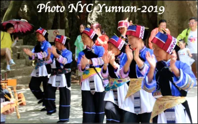 Quelle est cette ethnie chinoise vivant principalement dans la province du Yunnan ?