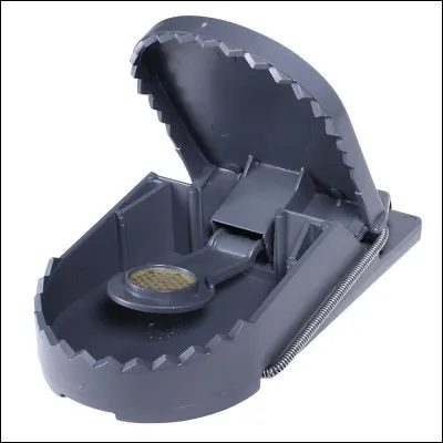 Peu importe où tu es allé, tu finis par trouver la bonne salle. Soudain, tu tombes dans un piège. Lequel ?