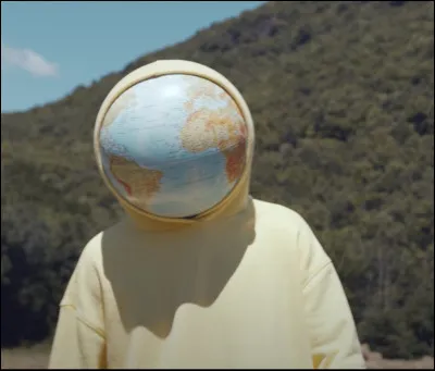 Dans quel clip Julien Doré est-il déguisé en Terre ?