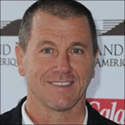 À quel poste évoluait Pascal Olmeta, joueur de football dans les années 1990 ?