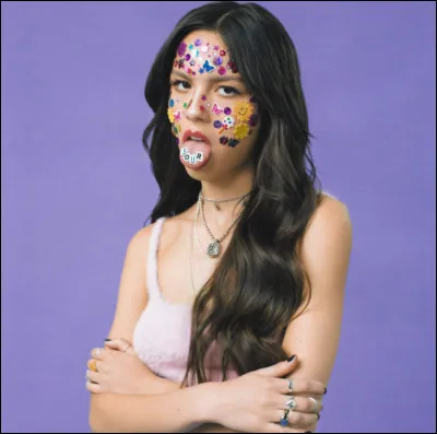 Est-ce qu'on parle de son album "Sour" sorti en 2021 ? Tout le monde se l'arrache mais toi, qu'en as-tu pensé ?