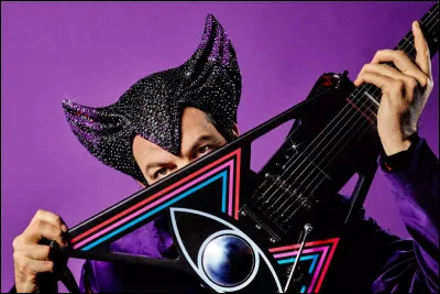 Louis Chedid, le père de Mathieu Chedid, a écrit le texte de sa chanson "Je dis Aime".