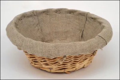 Quel est le nom de ce panier d'osier sans anses utilisé par les boulangers ?
