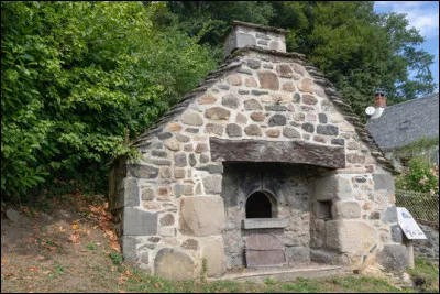 Quel est le nom de ce four où le fournier (ancêtre du boulanger) cuisait le pain ?