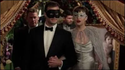 Dans quel film de la saga Christian et Anastasia vont-ils à un bal masqué ?