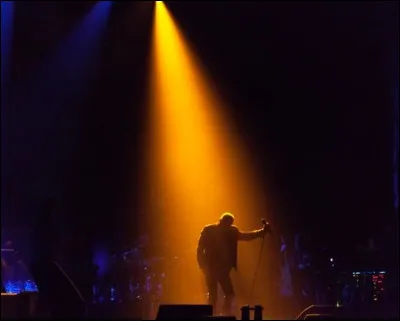 Quel chanteur stéphanois est l'auteur de la chanson ''Sourire en coin'' ?