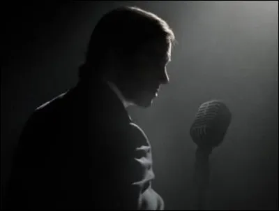 Quel chanteur franco-arménien est l'auteur-compositeur et interprète du titre ''Et moi dans mon coin'' ?