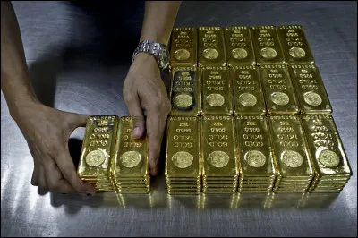 Pourquoi la famille de Barnum avait-elle des difficultés financières au début du film ?