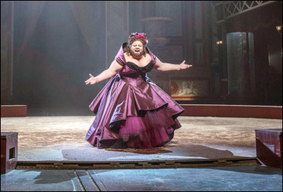 Dans combien de chansons Keala Settle chante-t-elle ?