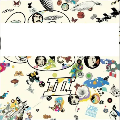 (Nom du groupe) suivi du chiffre III