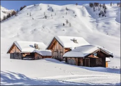 Km 10,4 : La Roche-des-Arnauds. Tous les ans, le village reçoit "l'association des Arnauds de France". Les hommes, prénommés Arnaud, se retrouvent, discutent autour d'un apéro et honorent saint Arnaud. À quelle date a lieu cette réunion ?