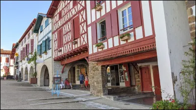 Km 104,7 : La Bâtie-Neuve. C'est la construction du château, neuf par rapport à celui de la Bâtie-Vieille, qui apporte la poussée d'un nouveau village et verra l'apparition du nom "Bâtie-Neuve". Comment vont s'appeler ses habitants ?