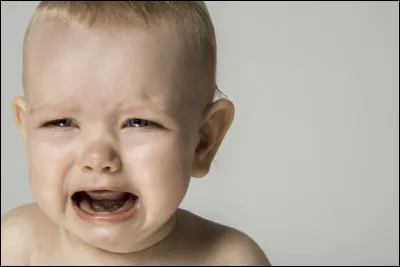 Ton enfant pleure. Que fais-tu ?