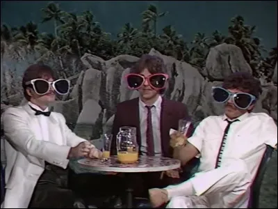 Complétez les paroles de cette chanson interprétée par le groupe Élégance : "Vacances j'oublie tout / Rien à faire du tout / j'menvoie en l'air / Ça c'est super /...