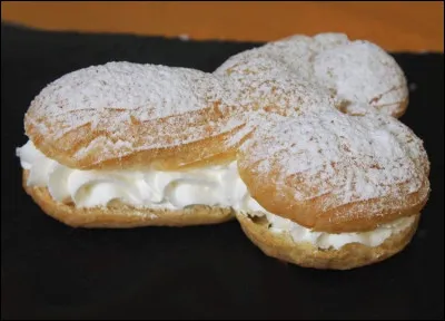 De quelle ville du département de la Charente, la pine, est-elle une spécialité servie pendant les Rameaux ?