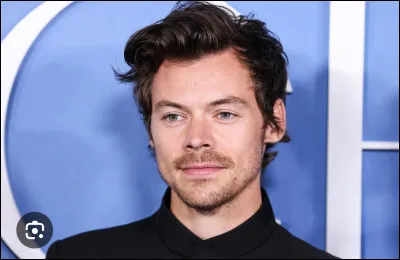 Quel stage a-t-il fait à 14 ans ?