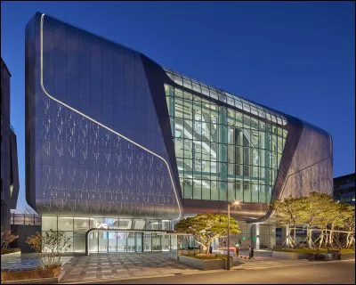 À quel âge Jisoo est-elle devenue trainee ?