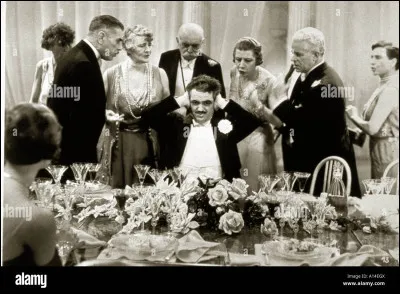 À quel réalisateur doit-on le long-métrage intitulé "À nous la liberté" ?