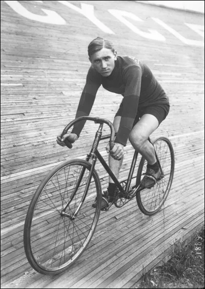 Philippe Thys est resté dans l'histoire du Tour pour avoir été ...