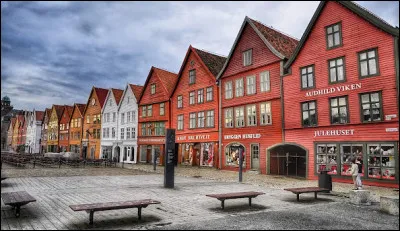 Combien d'habitants compte environ la Norvège ? (2024)