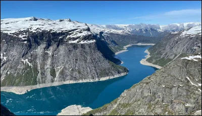 Combien ce pays a-t-il de régions ?